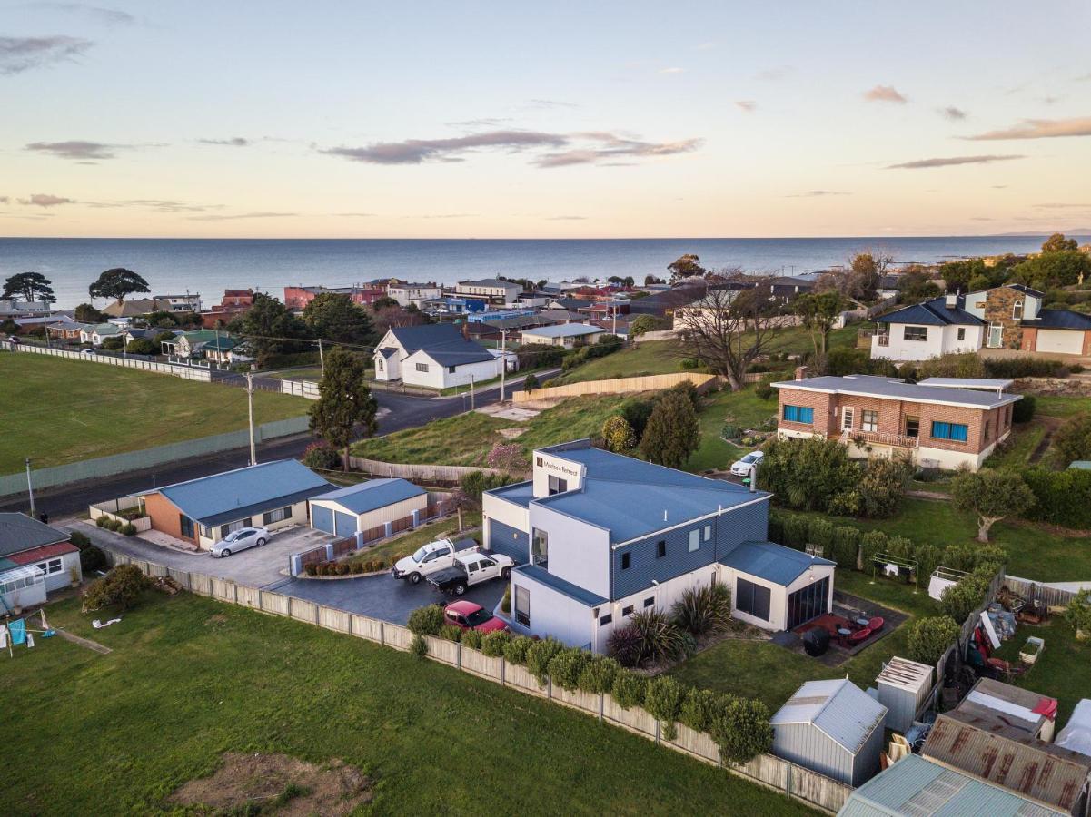 Madsen Retreat Hotel Penguin Bagian luar foto