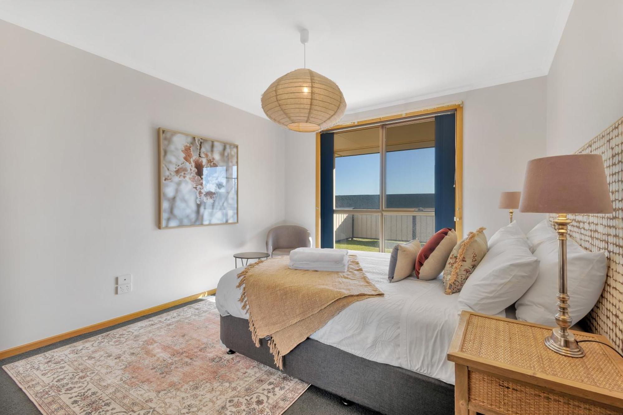 Madsen Retreat Hotel Penguin Bagian luar foto