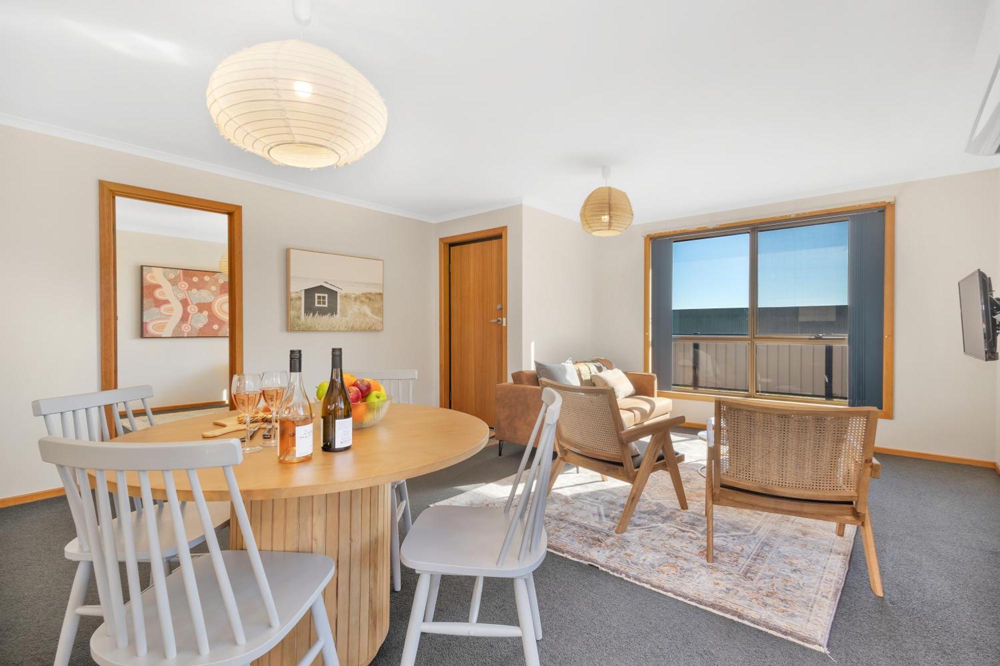 Madsen Retreat Hotel Penguin Bagian luar foto