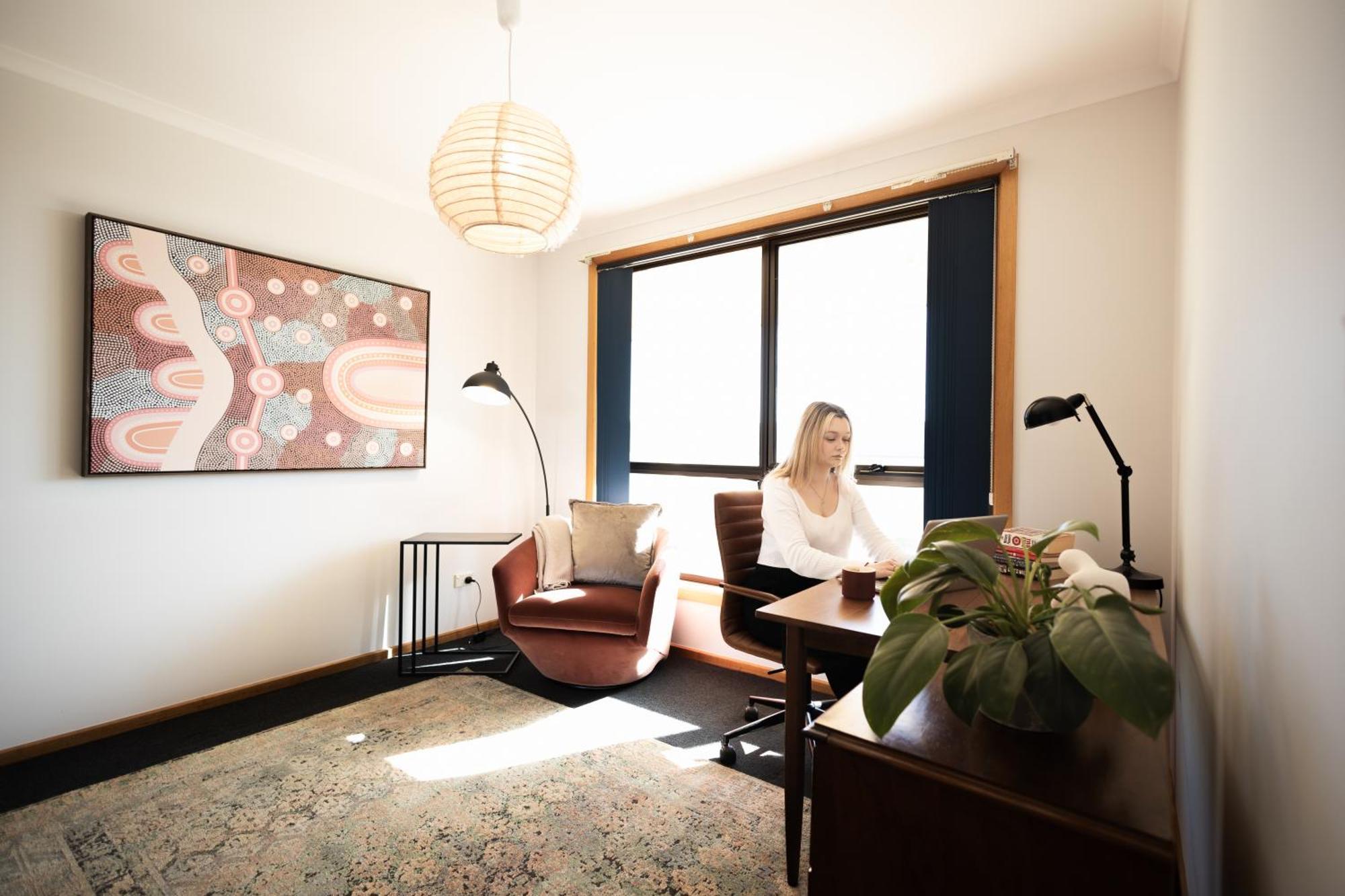 Madsen Retreat Hotel Penguin Bagian luar foto