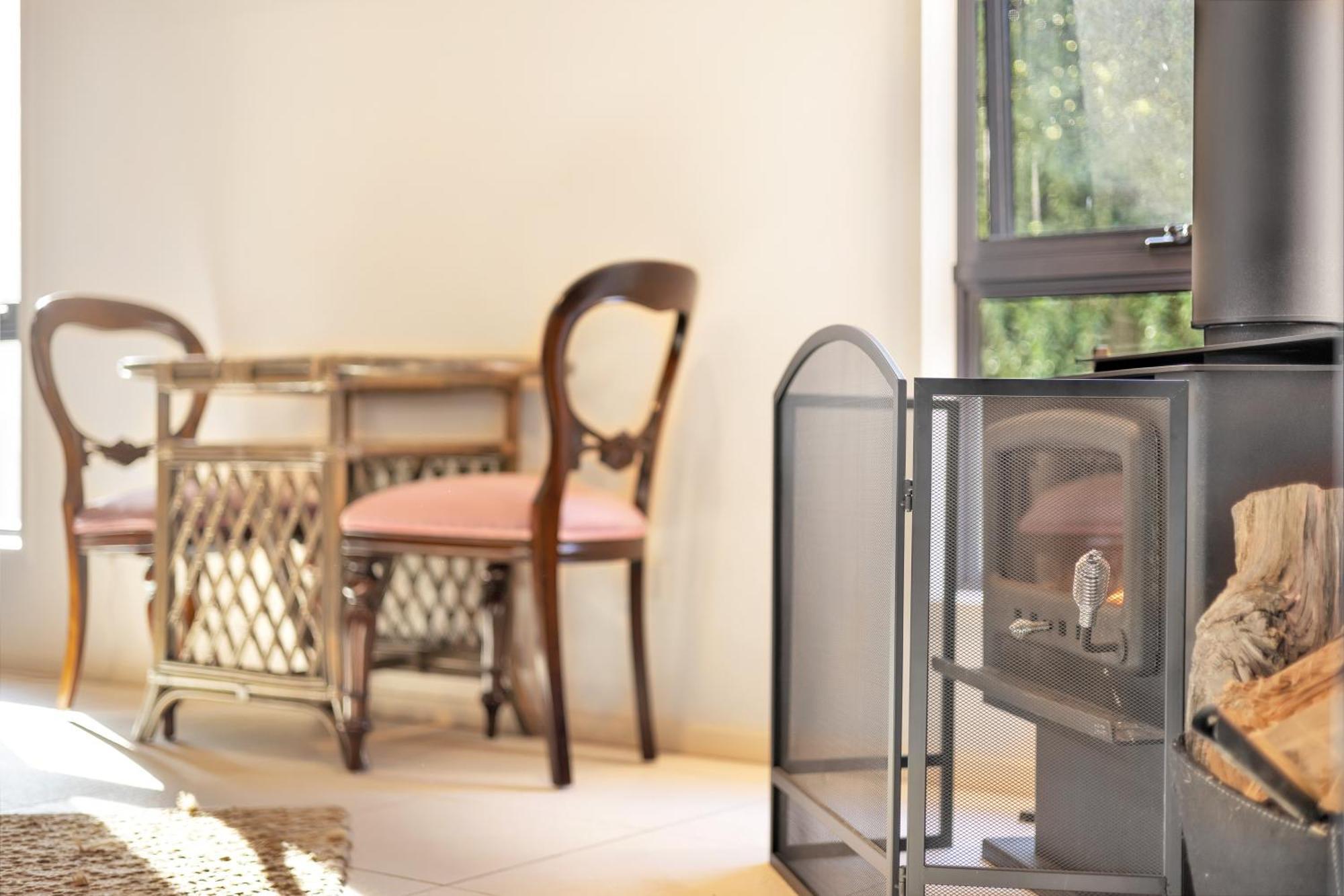 Madsen Retreat Hotel Penguin Bagian luar foto