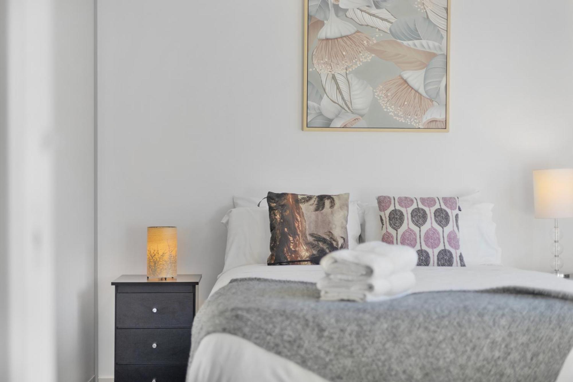 Madsen Retreat Hotel Penguin Bagian luar foto
