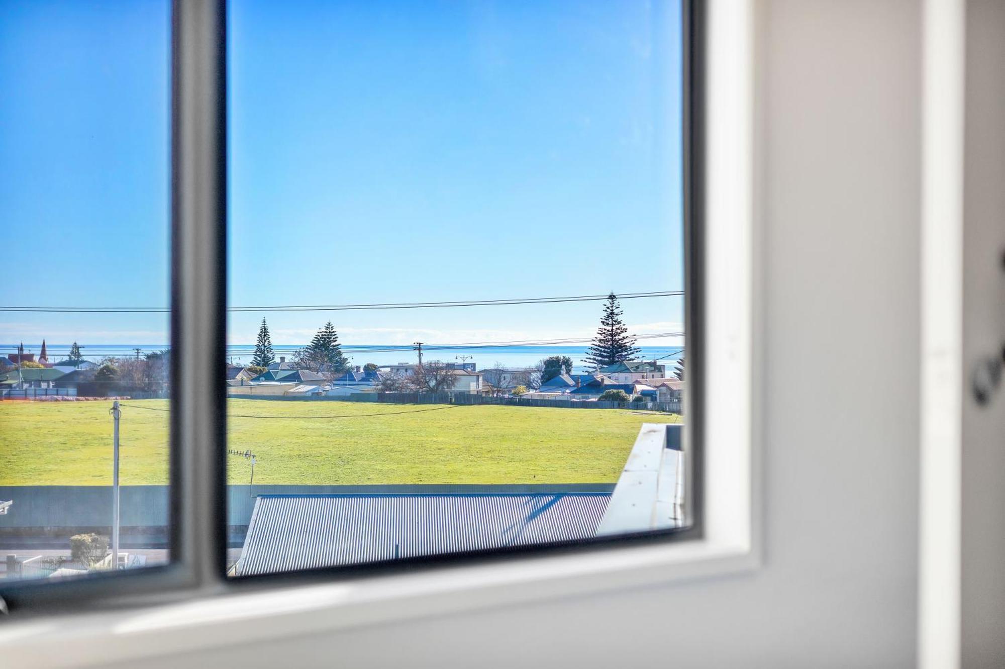 Madsen Retreat Hotel Penguin Bagian luar foto