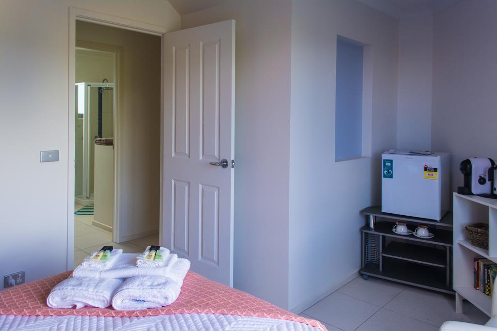 Madsen Retreat Hotel Penguin Bagian luar foto