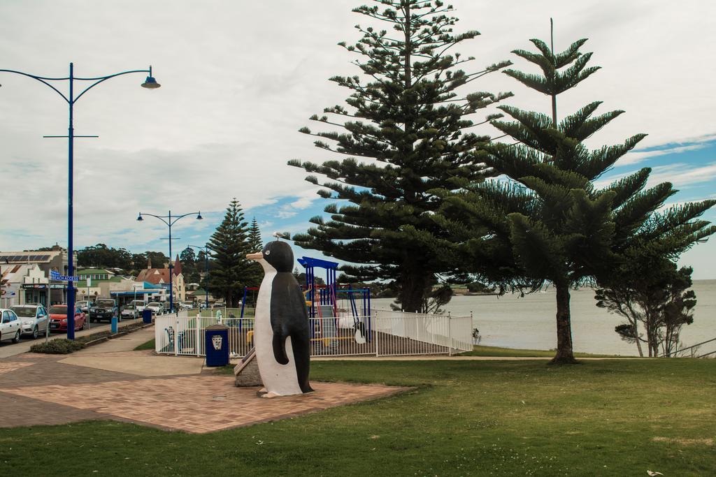 Madsen Retreat Hotel Penguin Bagian luar foto
