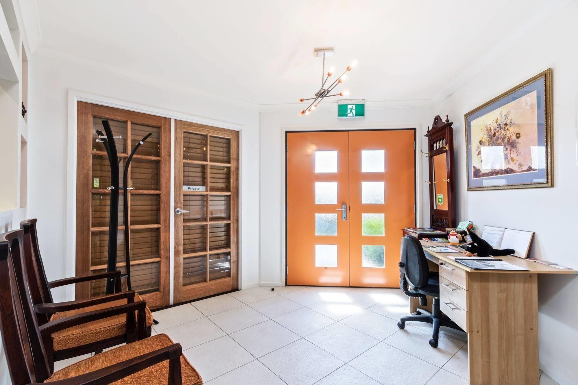 Madsen Retreat Hotel Penguin Bagian luar foto