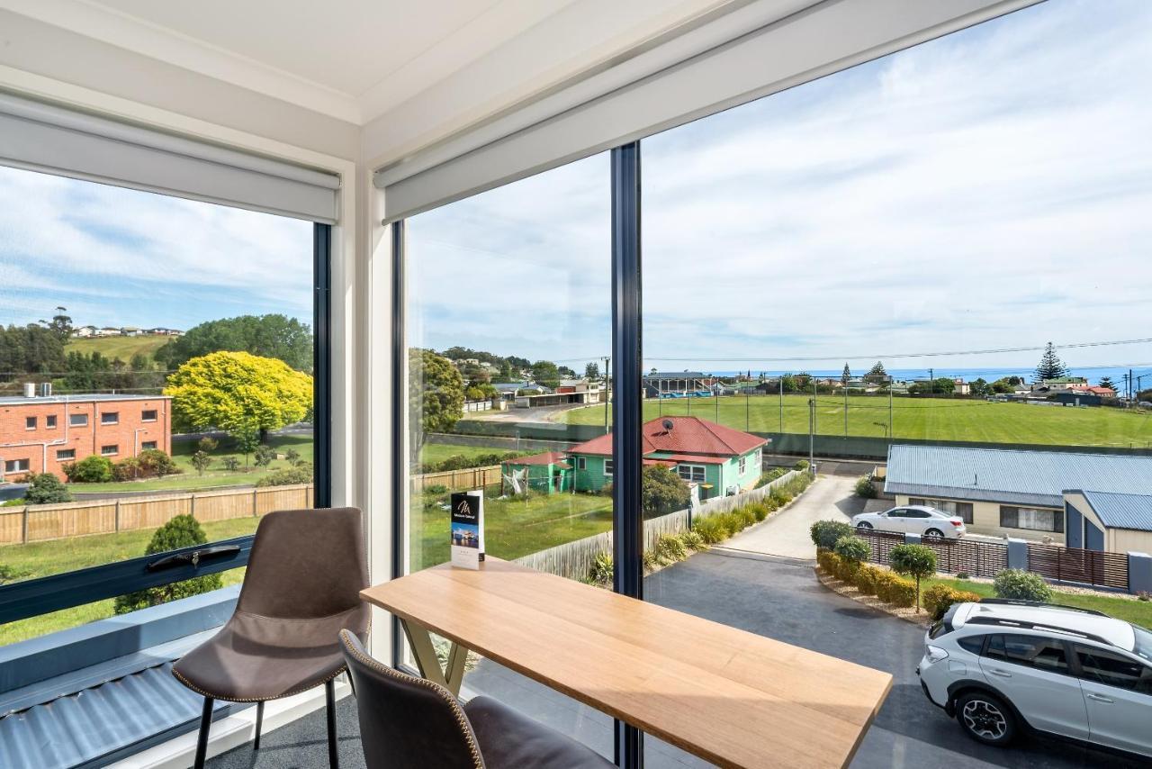 Madsen Retreat Hotel Penguin Bagian luar foto