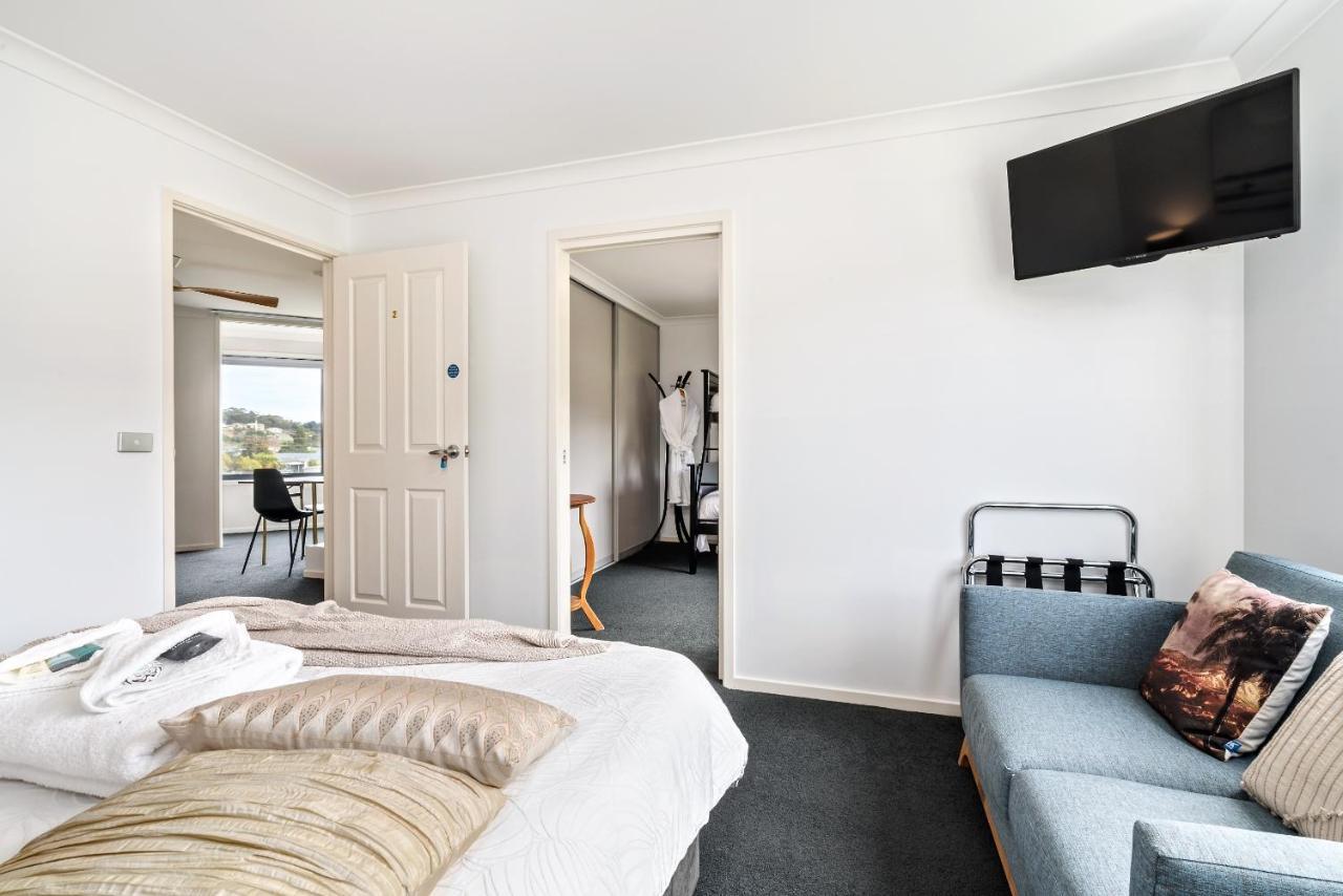 Madsen Retreat Hotel Penguin Bagian luar foto