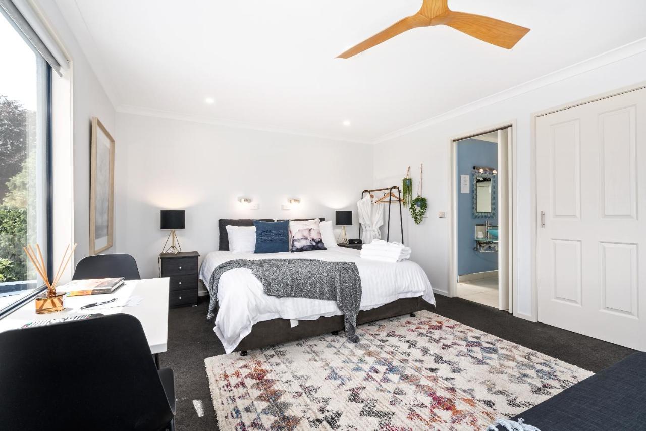 Madsen Retreat Hotel Penguin Bagian luar foto
